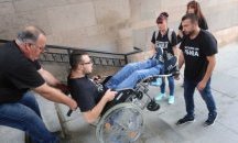 Семейство остави сина си с увреждания в приемната на Борисов (ОБНОВЕНА)