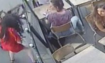 Вълна от гневни реакции, след като непознат зашлеви жена в Париж (ВИДЕО)
