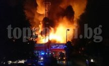 Голям пожар бушува в белградския Земун (СНИМКИ)