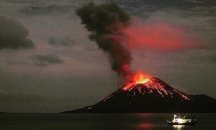 Експерти: Изригването на вулкан е предизвикало цунамито в Индонезия