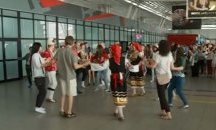 Българско хоро посреща пътниците на Летище София