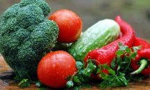 Млечните продукти и месото отново нагоре, зеленчуците и плодовете поевтиняват