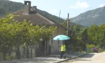 Полицай-чучело пази видинско село от агресивни шофьори