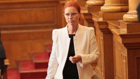 Парламентът прие оставката на Ралица Агайн