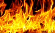  Продължава гасенето на пожар в жилищна сграда в Разлог