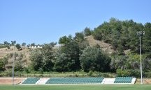 Изграждането на тренировъчната база в село Падеш се извършва качествено и в срок