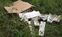 Трафикант изхвърли над 1000 кутии цигари от колата си в опит за бягство от митничари