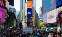 40% от възрастните американци трудно плащат дори една основна нужда като храна или наем