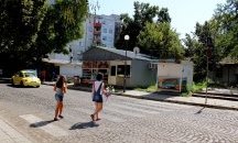 Поставиха пешеходна пътека по нова технология до пловдивско училище