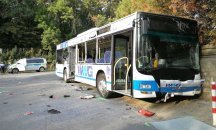 Камион удари училищен автобус в Германия, има пострадали деца