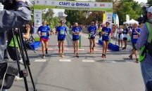 Отбор от звезди победи в маратон в чест на Съединението