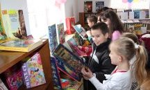 Три библиотеки в Община Елена допълват фонда си по програма