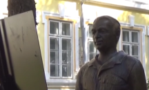 Поставиха статуя на художника Бедиг Бедросян в Силистра