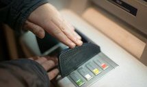 Задържаха българи в Турция, източвали карти от банкомати