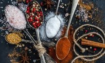 Студентка постави рекорд за най-голяма картина, нарисувана с подправки