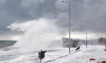 Силен вятър блокира фериботи в Турция, в Гърция морският транспорт вече работи