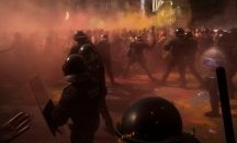 Сблъсъци в Барселона между сепаратисти и протестиращи полицаи