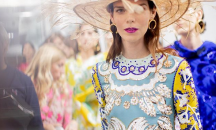 "Валентино" триумфира с ексцентрични тоалети в Париж