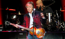 Пол Маккартни случайно се включи в сватбена фотосесия на двама младоженци