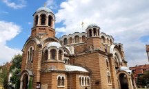 Вижте най-итересните колажи с плочите пред църквата „Св. Седмочисленици“!