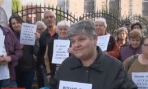 Жители на димитровградско село протестират в защита на местния поп