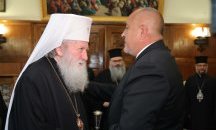 Приравняват заплатите на духовниците с учителските