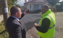 Кметът на Девня инспектира мащабното асфалтиране в града