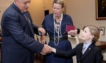 Царският наследник Симеон-Хасан взе първо причастие