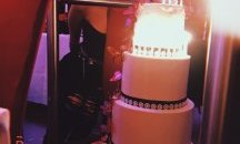 Бела Хадид празнува рожден ден с четириетажна торта