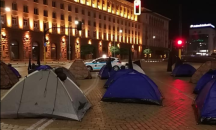 Мая Манолова отиде при протестиращите майки