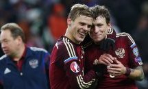 Скандалните руски футболни национали остават в изолатор