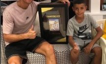 Кристиано-джуниър играе в стила на баща си