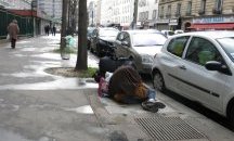 Бездомните в Париж ще се подслоняват в кметствата през зимата