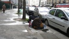Бездомните в Париж ще се подслоняват в кметствата през зимата