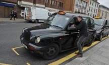 Прочутите черни таксита ще возят и парижани