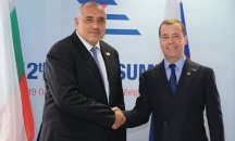 Дмитрий Медведев пристига на двудневно посещение у нас