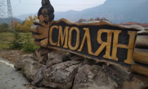 Вандали потрошиха дървено мече с името на Смолян