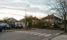 Премахват рискова пешеходна пътека до училище във Велико Търново