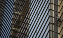 Забраниха на френския Спайдърмен да катери във Великобритания