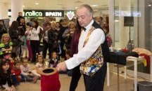 Фокусник от Walt Disney отваря училище за магьосници във Варна