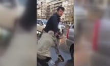 Двама мъже се биха на оживено кръстовище в София