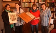 Правнучки на Иван Момчилов дариха семейни реликви на музея в гр. Елена