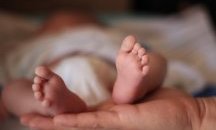 Разследват случаи на дузина бебета, родени без ръце във Франция