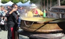 Ути Бъчваров показва красотата на празника на тиквата в Севлиево