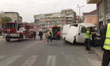 Бус-мобилна бензиностанция се разби до полицията в Горна Оряховица