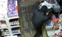 Задържаха крадци, ограбили магазин в Плевен за по-малко от минута (обновена)