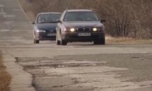 Две общини спорят кой да го ремонтира опасен път