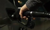 КЗК проверява петролни компании заради увеличението на цените на горивата
