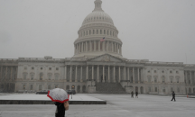 Първият сняг в САЩ взе осем жертви, а стотици хиляди са без ток