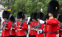 Арестуваха петима гвардейци на кралица Елизабет II